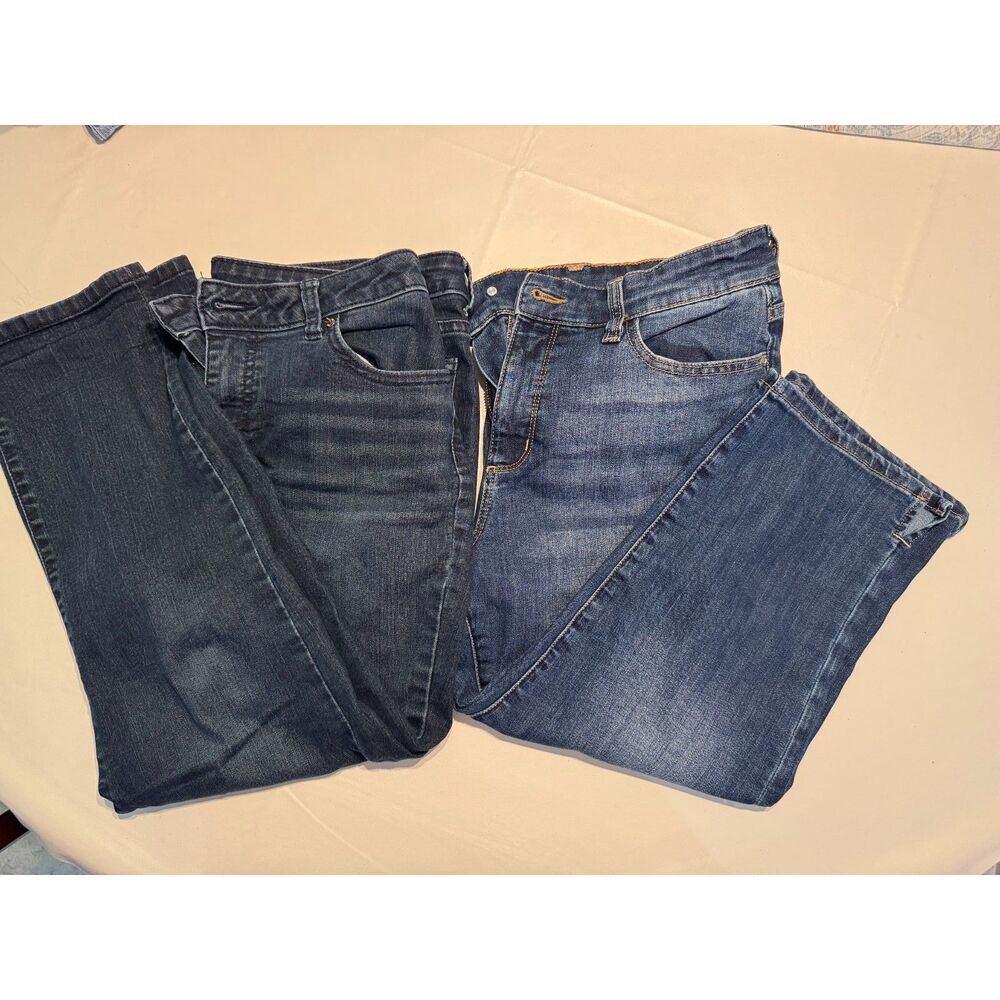Lot of 2 Women's Capri Jeans Size 10 Medium St. John’s Bay & Jennifer Lopez